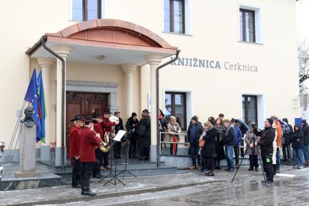 Odkritje doprsnega kipa dr Alfreda Šerka 03 Foto Ljubo Vukelič